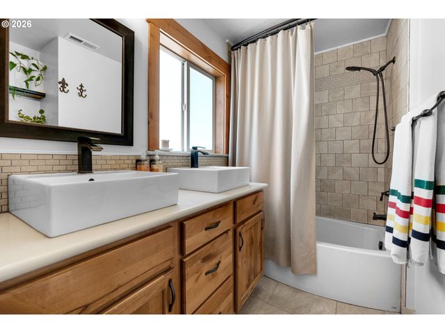 2316 ROYAL VIEW Dr, Seaside, OR 97138