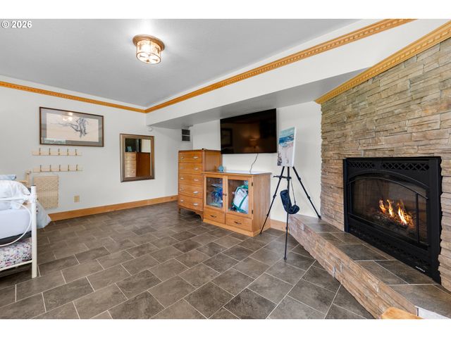 2316 ROYAL VIEW Dr, Seaside, OR 97138