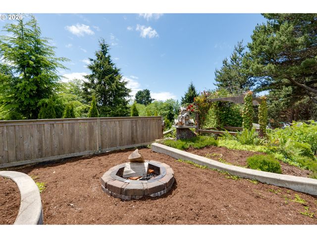 2316 ROYAL VIEW Dr, Seaside, OR 97138