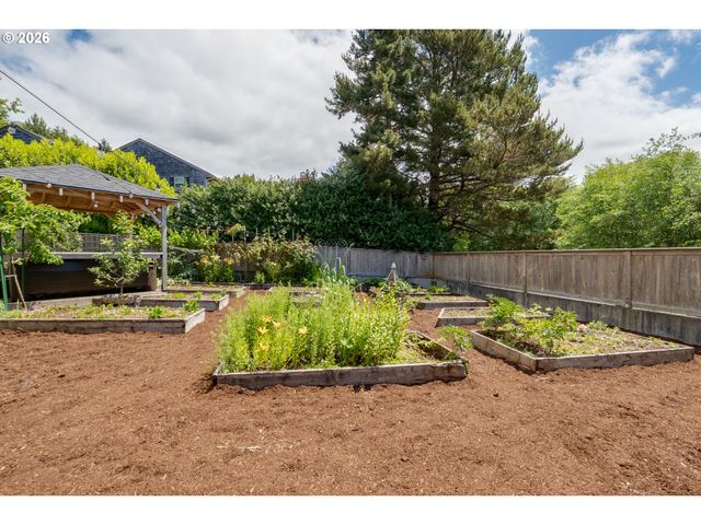 2316 ROYAL VIEW Dr, Seaside, OR 97138