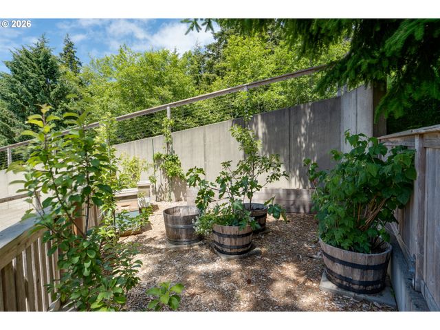 2316 ROYAL VIEW Dr, Seaside, OR 97138