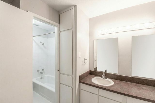 8206 Exmoor DR B, Austin, TX 78757