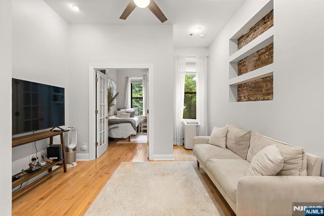805 Park Avenue 1R, Hoboken, NJ 07030