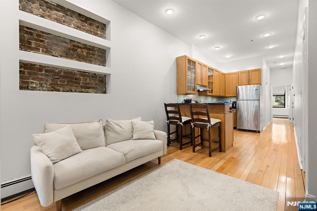 805 Park Avenue 1R, Hoboken, NJ 07030