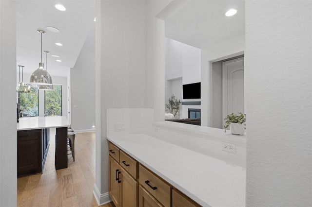 6609 Rocky Grotto CV, Jonestown, TX 78645