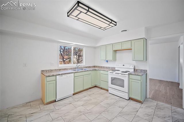 422 Hackberry Drive, Colorado Springs, CO 80911