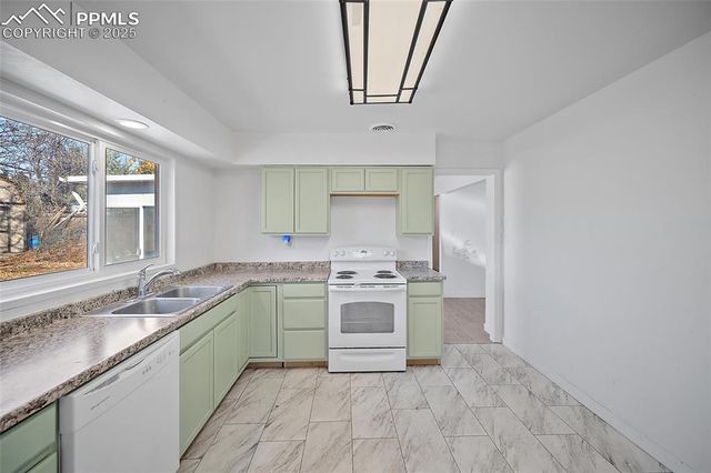 422 Hackberry Drive, Colorado Springs, CO 80911