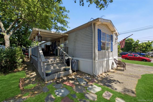 1137 Unit 124 Lincoln Avenue, Holbrook, NY 11741