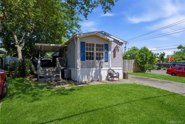 1137 Unit 124 Lincoln Avenue, Holbrook, NY 11741