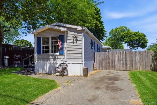 1137 Unit 124 Lincoln Avenue, Holbrook, NY 11741