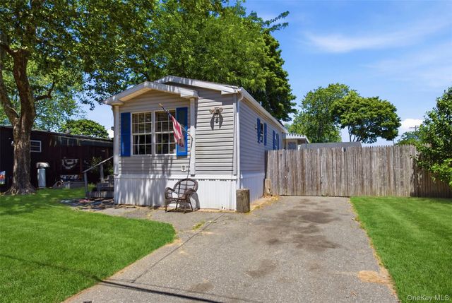 1137 Unit 124 Lincoln Avenue, Holbrook, NY 11741