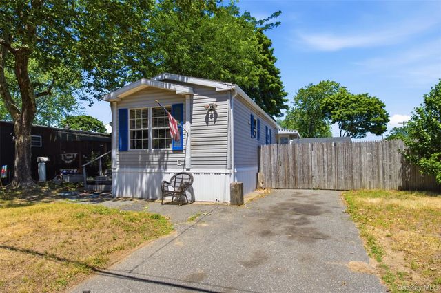 1137 Unit 124 Lincoln Avenue, Holbrook, NY 11741