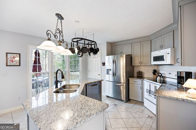 2093 Halfmoon Bluff NW, Kennesaw, GA 30152