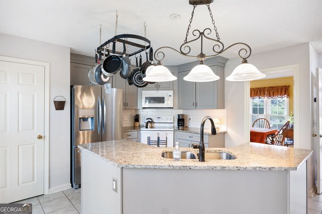 2093 Halfmoon Bluff NW, Kennesaw, GA 30152