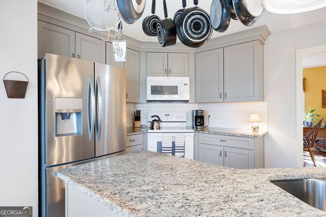 2093 Halfmoon Bluff NW, Kennesaw, GA 30152