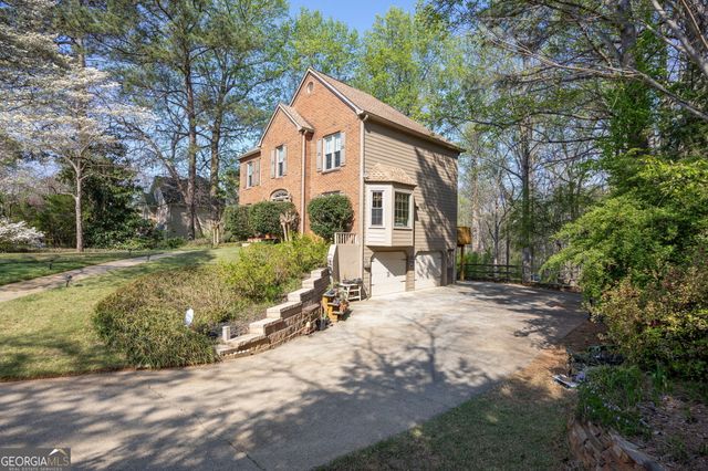 2093 Halfmoon Bluff NW, Kennesaw, GA 30152