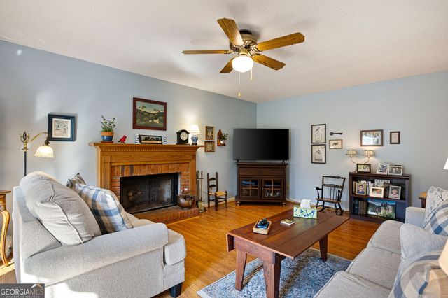 2093 Halfmoon Bluff NW, Kennesaw, GA 30152