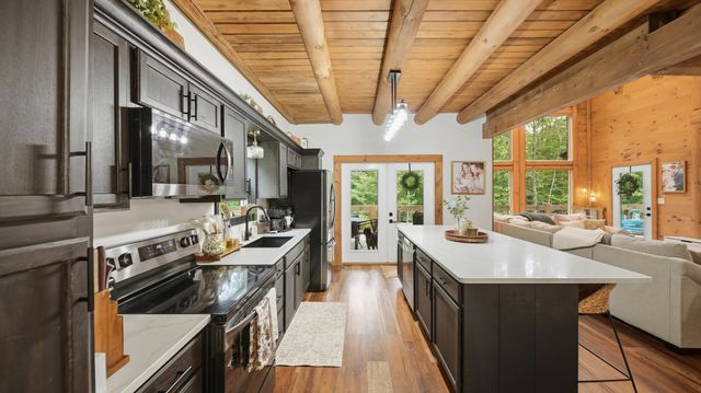 700 Upper Firetower Road, Sequatchie, TN 37374