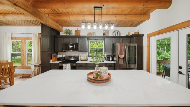 700 Upper Firetower Road, Sequatchie, TN 37374
