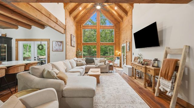 700 Upper Firetower Road, Sequatchie, TN 37374
