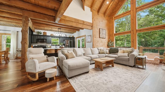 700 Upper Firetower Road, Sequatchie, TN 37374