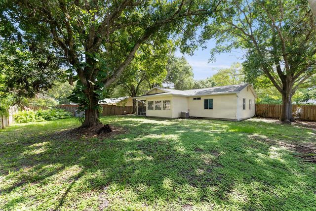 1135 38th Avenue, Vero Beach, FL 32960
