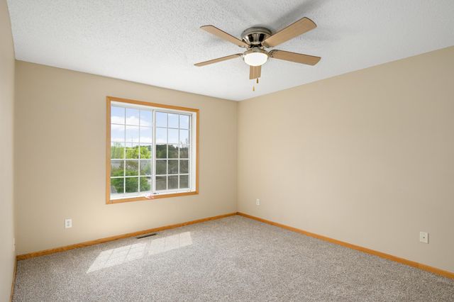 6833 Pine Crest Trl S, Cottage Grove, MN 55016