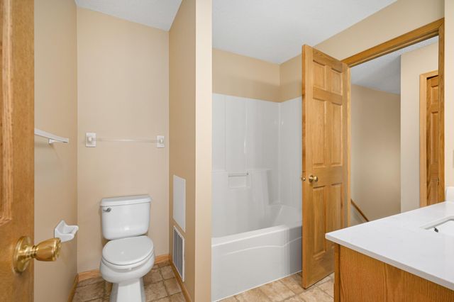 6833 Pine Crest Trl S, Cottage Grove, MN 55016