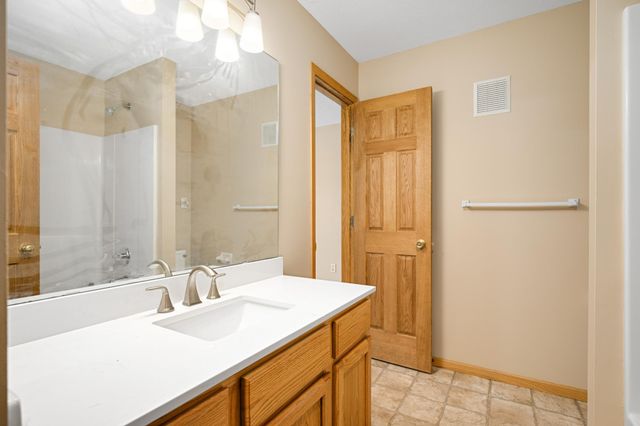 6833 Pine Crest Trl S, Cottage Grove, MN 55016