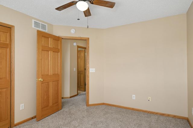 6833 Pine Crest Trl S, Cottage Grove, MN 55016