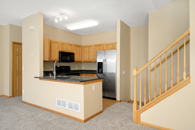 6833 Pine Crest Trl S, Cottage Grove, MN 55016