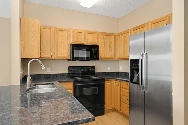 6833 Pine Crest Trl S, Cottage Grove, MN 55016