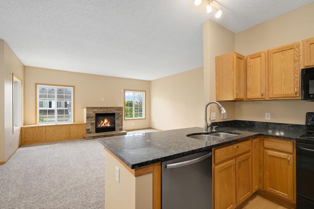6833 Pine Crest Trl S, Cottage Grove, MN 55016