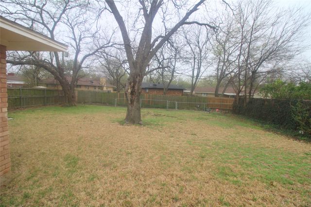 802 Sequoia Drive, Lancaster, TX 75146