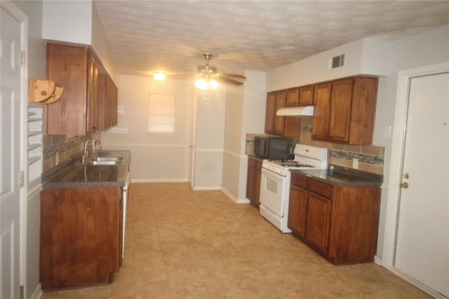 802 Sequoia Drive, Lancaster, TX 75146