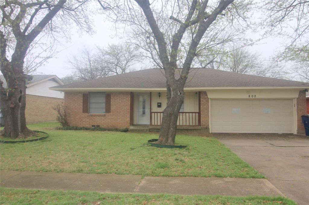 802 Sequoia Drive, Lancaster, TX 75146