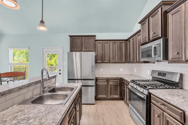 15031 Meadow Glen N, Conroe, TX 77306