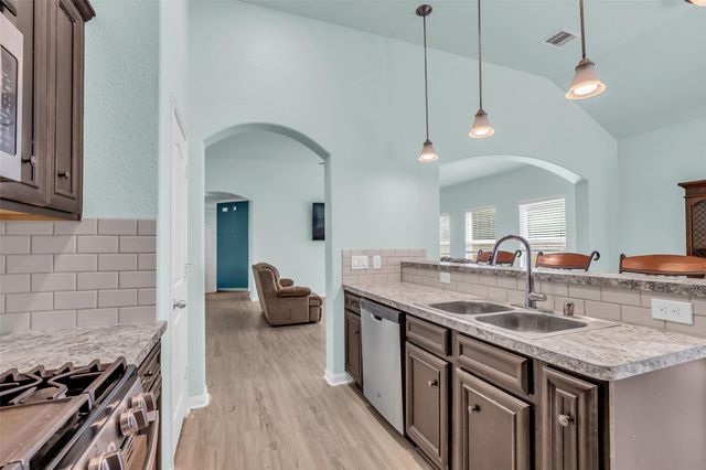 15031 Meadow Glen N, Conroe, TX 77306
