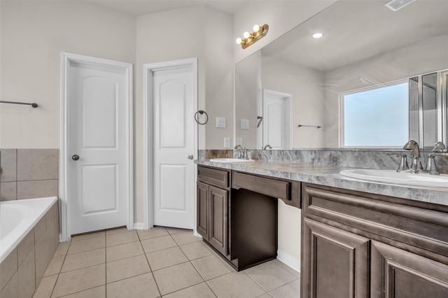 15031 Meadow Glen N, Conroe, TX 77306
