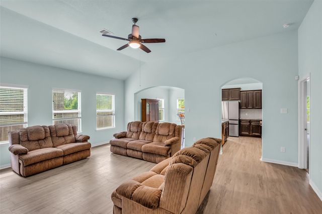 15031 Meadow Glen N, Conroe, TX 77306