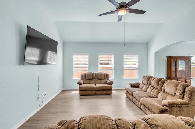 15031 Meadow Glen N, Conroe, TX 77306