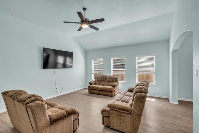 15031 Meadow Glen N, Conroe, TX 77306