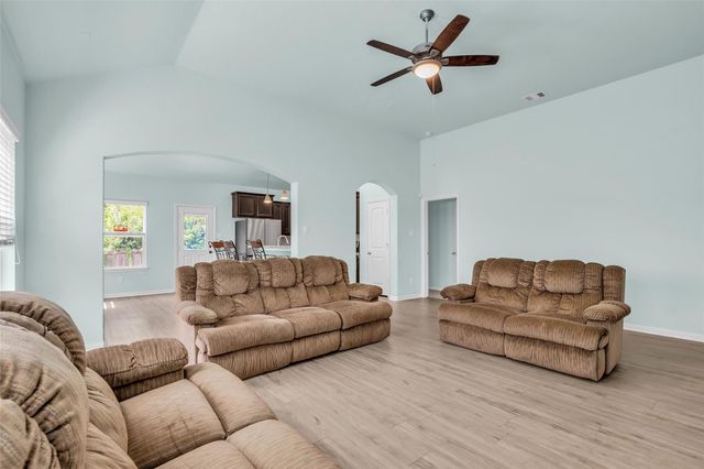 15031 Meadow Glen N, Conroe, TX 77306