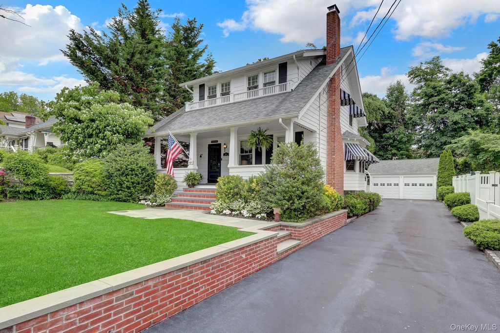56 Oakland Street, Huntington, NY 11743