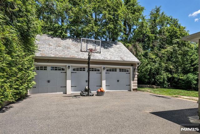 243 Hempstead Road, Ridgewood, NJ 07450