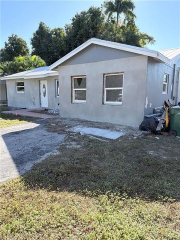 3000 Poinciana DR, Naples, FL 34105