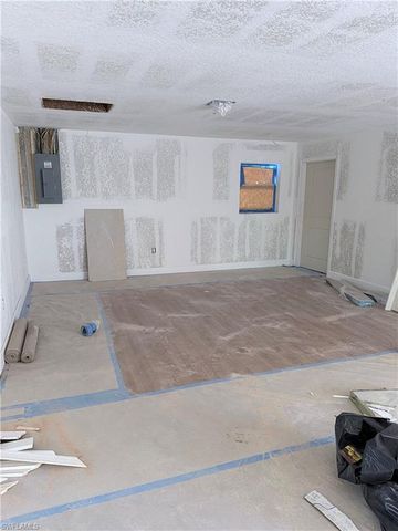 3000 Poinciana DR, Naples, FL 34105