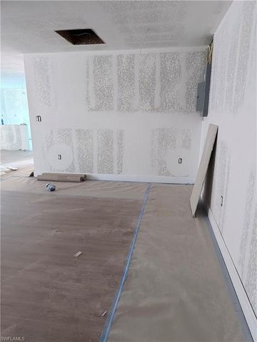 3000 Poinciana DR, Naples, FL 34105