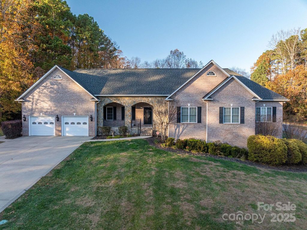 7522 Turnberry Lane, Stanley, NC 28164