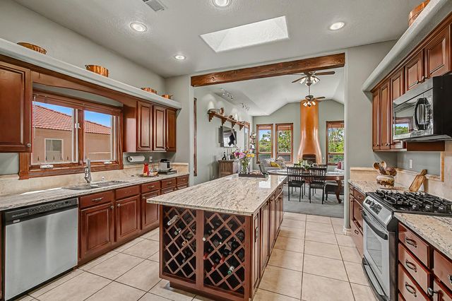 315 Laguna Seca Lane NW, Albuquerque, NM 87104